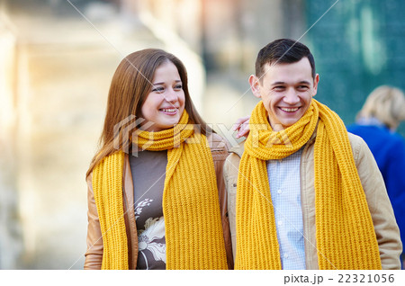 Cheerful couple walking through the city together 22321056