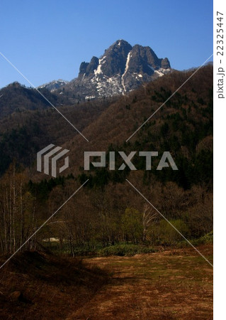 雪融けを迎えた春の定山渓天狗岳 22325447