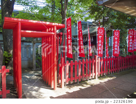 台東区にある下谷神社の正一位下谷稲荷社の祠 22326190