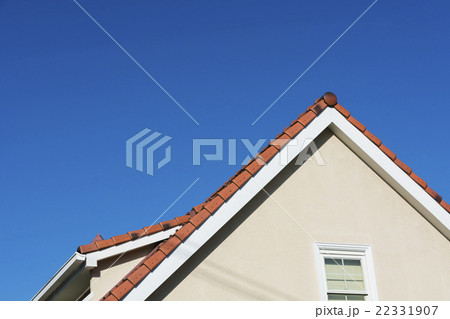 瓦屋根と青空 22331907