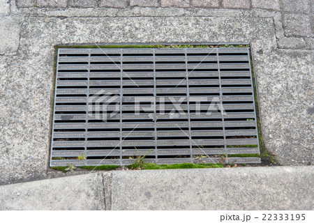 sewer manhole cover in a city street 22333195