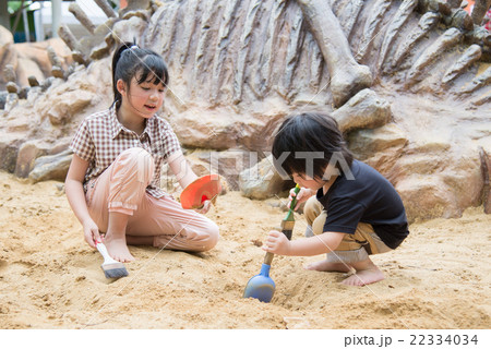 Little asian children has fun digging in the sand 22334034