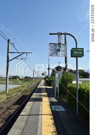 単線の無人駅 22335926