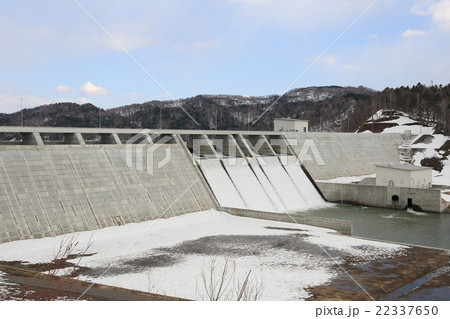 融雪期の当別ダムを斜め横から見る 融雪期の当別ダムを斜め横から見る 22337650