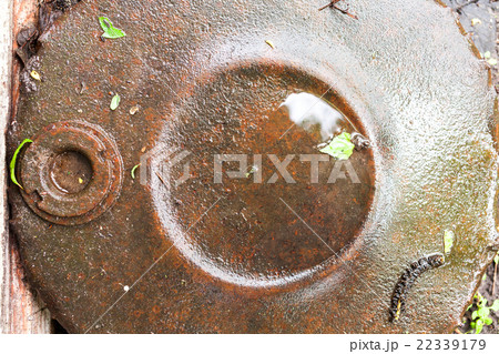 Rusty metal / Rusty and battered metal background Rusty metal / Rusty and battered metal background 22339179