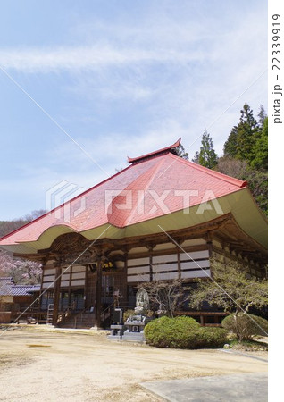 信州 安曇野の古刹 泉福寺 木曽義仲の創建 本堂 俯瞰 縦 信州 安曇野の古刹 泉福寺 木曽義仲の創建 本堂 俯瞰 縦 22339919