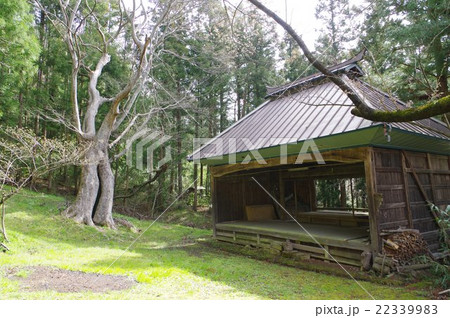 信州　安曇野の文化財　明科　小芹（こぜり）春日社の神楽殿回り舞台　安曇野市文化財指定　俯瞰 22339983