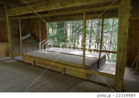 信州　安曇野の文化財　明科　小芹（こぜり）春日社の神楽殿回り舞台　安曇野市文化財指定　舞台拡大 22339984