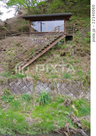 信州 松本 クジラ化石 県天然記念物指定 発見されたまま現地保存されている化石 保存場所 縦 信州 松本 クジラ化石 県天然記念物指定 発見されたまま現地保存されている化石 保存場所 縦 22340060