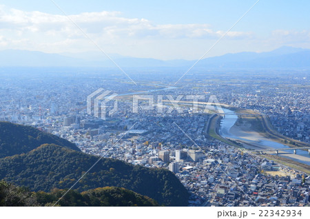 金華山から眺めた長良川(岐阜県岐阜市) 金華山から眺めた長良川(岐阜県岐阜市) 22342934