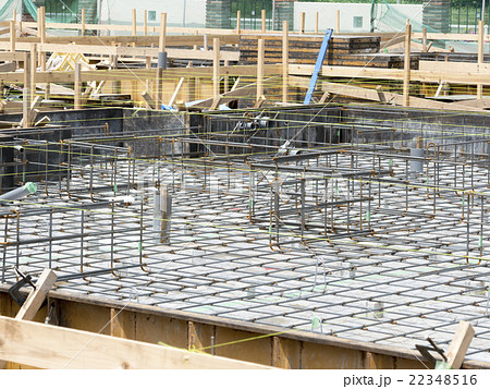 住宅 工事現場 基礎工事 土台 コンクリート 鉄筋の写真素材