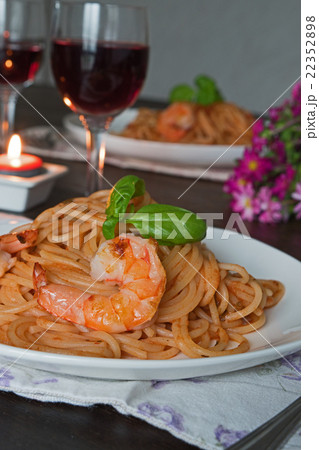 Spaghetti in tomato sauce. Romantic dinner concept Spaghetti in tomato sauce. Romantic dinner concept 22352898