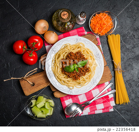 Spaghetti bolognese with ingredients Spaghetti bolognese with ingredients 22356418