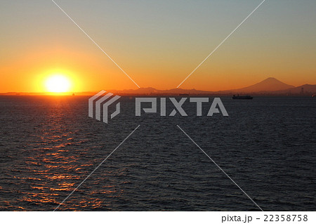 夕暮れと富士山 22358758