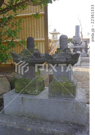 信州安曇野の文化財　宗林寺の石造宝篋印塔　松本城を築城した石川数正夫妻を供養したもの　俯瞰　縦 22361333