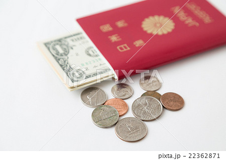 パスポートとドルとセント 白バック パスポートとドルとセント 白バック 22362871