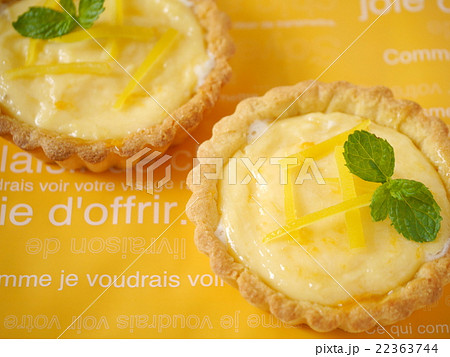 レモンタルト（横位置ハイアングル） 22363744