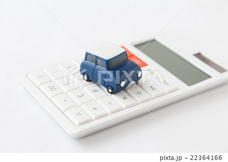 車と電卓　白バック 22364166