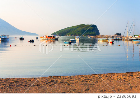 Budva's beach on the morning at dawn 22365693