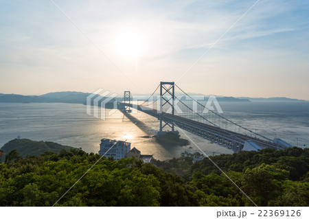 早朝の大鳴門橋 22369126