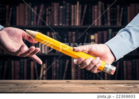 知識,鉛筆,バトンのイメージ 22369603