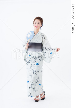 浴衣の若い女性 浴衣の若い女性 22370713