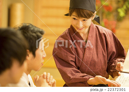 居酒屋の女性スタッフ 居酒屋の女性スタッフ 22372301