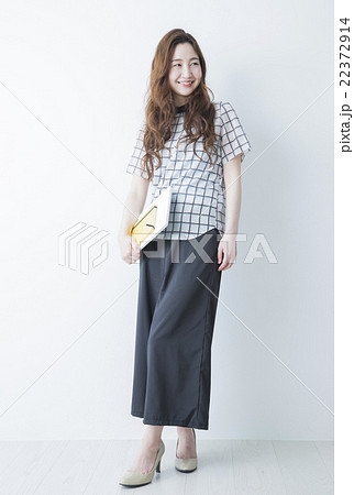 ポートレート　若い女性 22372914