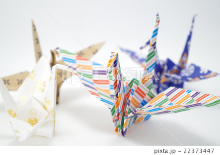 折り紙　鶴　白背景 22373447