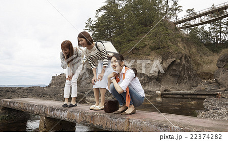 旅を楽しむ女性 22374282