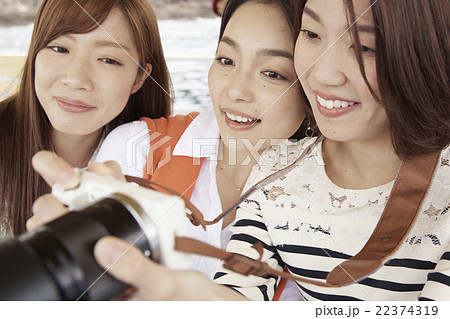 旅を楽しむ女性 22374319