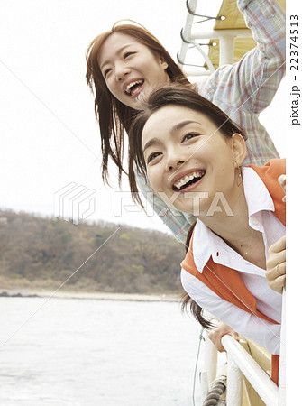 旅を楽しむ女性 旅を楽しむ女性 22374513