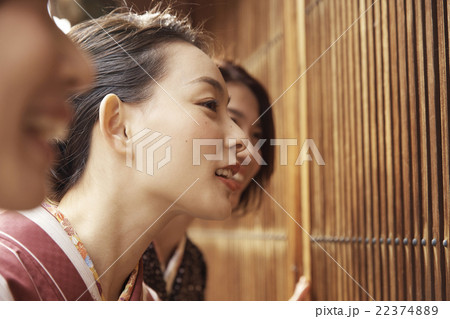 着物で観光する女性たち 着物で観光する女性たち 22374889