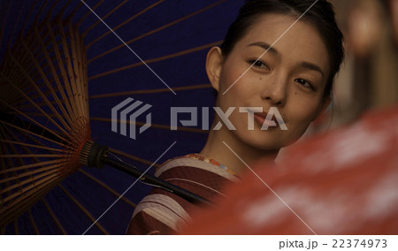 着物で観光する女性 着物で観光する女性 22374973