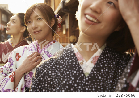 着物で観光する女性たち 着物で観光する女性たち 22375066