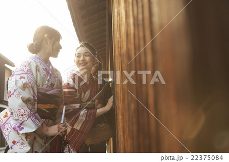 着物で観光する女性たち 着物で観光する女性たち 22375084