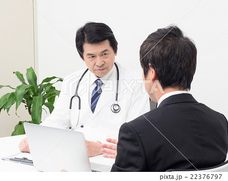 MRと話す医師 22376797