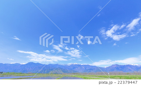 長野県安曇野　北アルプスの山々と青空 22379447
