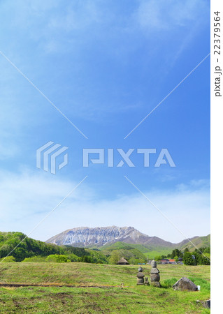 鳥取県 新緑・春の大山と青空 鳥取県 新緑・春の大山と青空 22379564