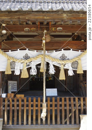 信州　松本の神社　塩竈神社　拝殿拡大　縦　塩づくりの神さま 22380654