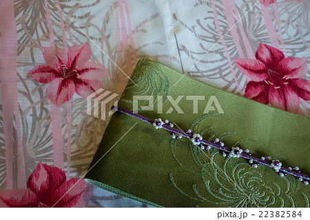 白地にピンクの浴衣コーデ 22382584