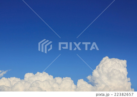 fluffy cloud on clear blue sky fluffy cloud on clear blue sky 22382657