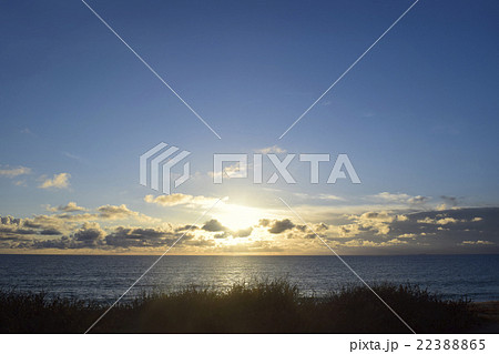 レドンドビーチの夕暮れ　太平洋の日没 22388865