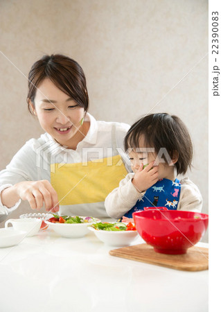 幼児食・親子サラダ 22390083