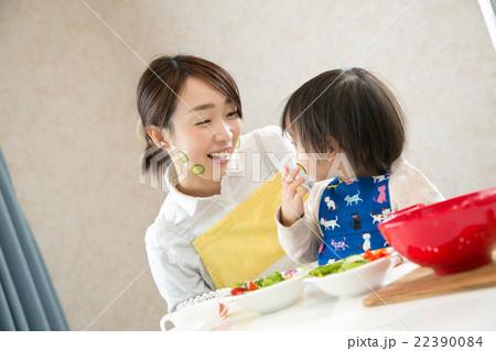 幼児食・親子サラダ 22390084