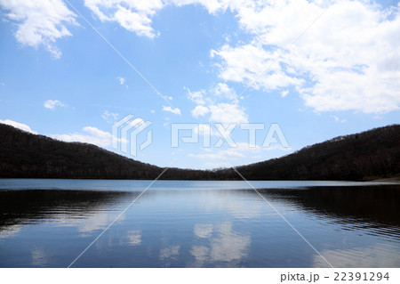 山と湖 22391294