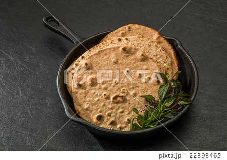 チャパティと南インドカレー chapati and curry set meal 22393465