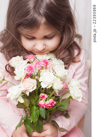Girl with roses 22393969