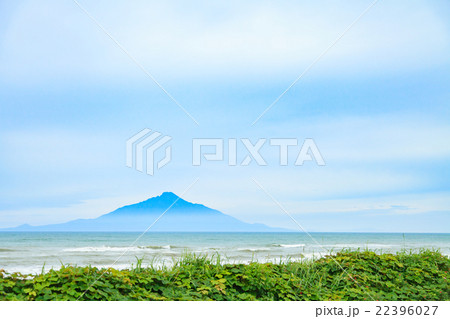 サロベツ原野から望む利尻島 22396027
