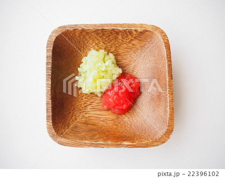 赤ちゃんの離乳食 お野菜のみじん切り トマトときゅうり 赤ちゃんの離乳食 お野菜のみじん切り トマトときゅうり 22396102